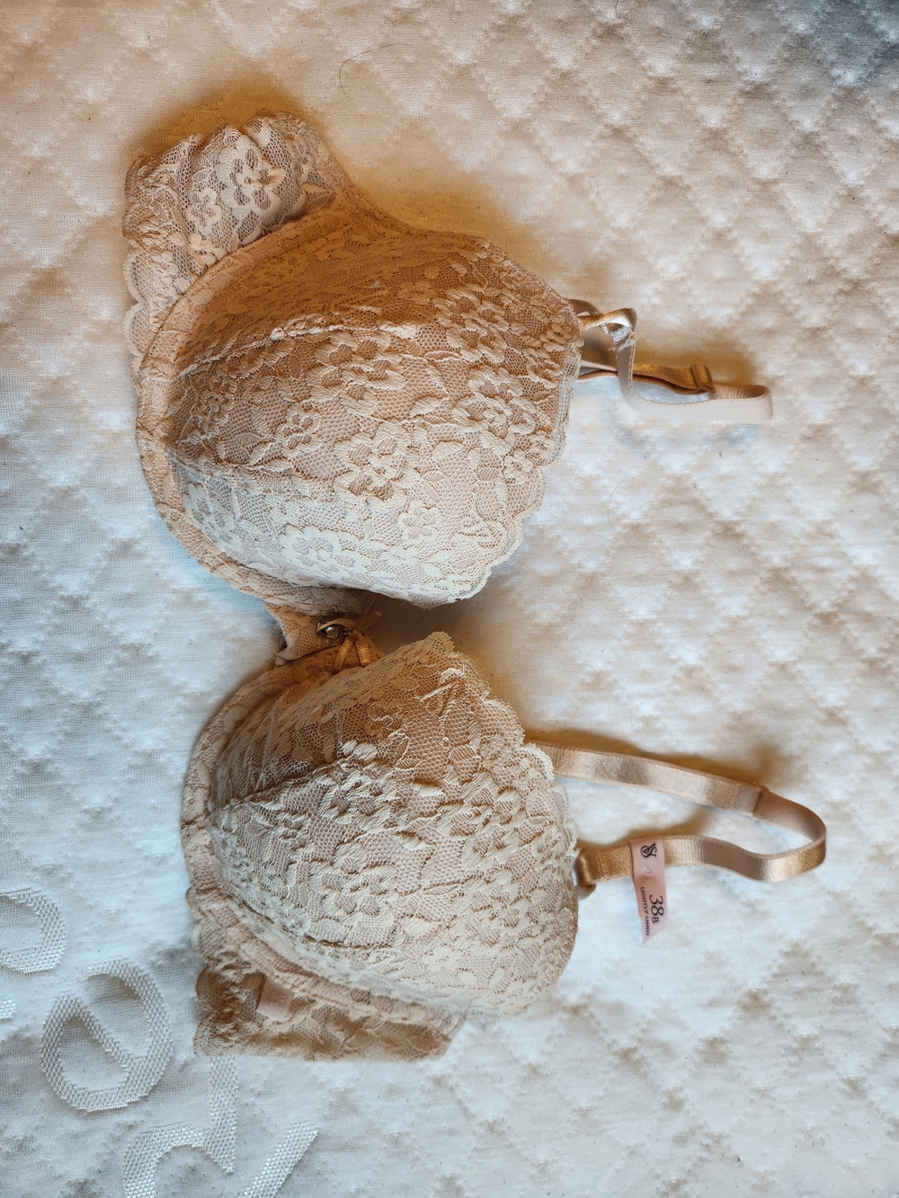 NWT 38B Victoria Secret Lace T-Shirt Bra